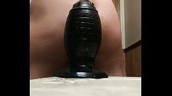 Ass Swallows 3.5_ Thick Plug