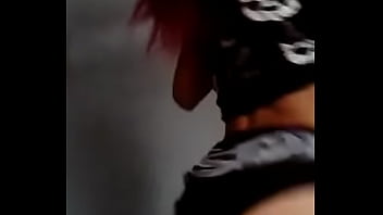 Chica Emo Bailando Reggaeton