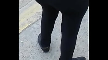 Culo En La Parada Del Autobus