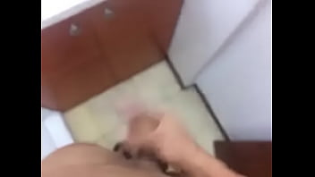 Diego Alarcon Se Da Una Pana Frente Al Espejo