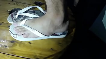 Punheta E Gozada Nas Minhas Havaianas Maravilhosas
