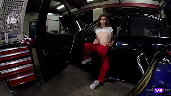 Tmwvrnet.com – Tera Link – Cute Female Mechanic Plays Solo In The Car Service