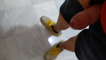 VID 20171011 paja el la puerta de mi vecina