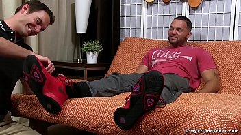 Julian Knowles Has His Feet Worshipped By Cameron Kincade