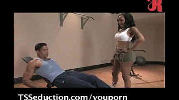 ⁣Hot Ts Girl Fucking Bi Curious Guy In A Gym