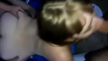 Chica Rubia Chupa Dos Penes A La Vez Trio