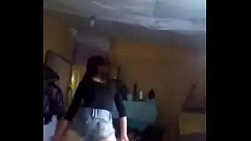 Chaka Bailando Y Moviendo El Culo