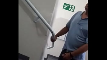 Na Escadaria Do Buriti Shopping