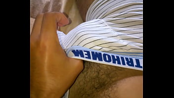 1 – Apresentando Meu Pau, Olha Ele Dentro Da Cueca… Afim De Conhecer?