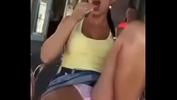 Increíble Mujer Me Enseña El Coño En Público