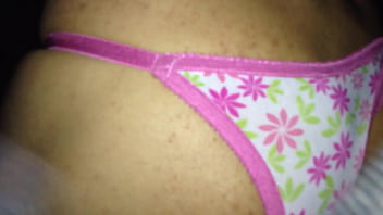 Dando No Cineporno Com A Calcinha Tanga Rosa Da Noemy 02 Agosto 2016