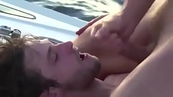 Barbudo Tomando Leite Do Fodedor