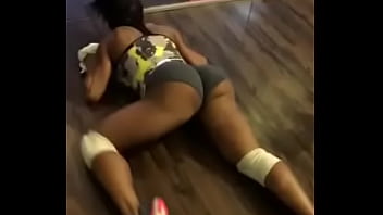 Gracyanne Barbosa Dando Bucetada No Chao – gym, bunda, safada, buceta, funk, cavala, cuzinho, casada, twerk, rabo, academia, funkeira, sarada, – Video 4241688