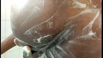 Lavando Bem Gostoso O Cuzinho