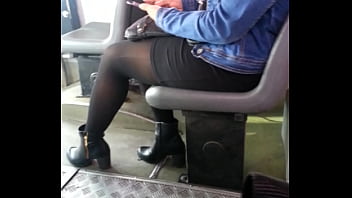 Culito Rico En Mni Y Medias Negras