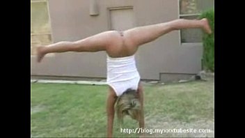⁣Hot Amateur Blonde Teen Playing Around