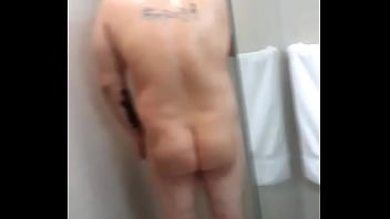 Miguelito Lavandose El Culo