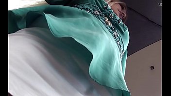 Mais Que Se Cache T_il Sous La Jupe De Cette Bourgeoise