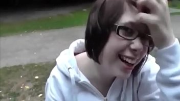 Stupida Studentessa Pompino In Publico Gratuito