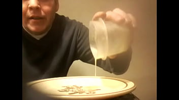 Str8 Guy Gets To Feed My Cumhungry Faggot Side When My Girlfriend Is Not Around