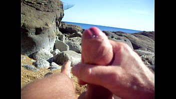 ⁣Masturbation A La Plage