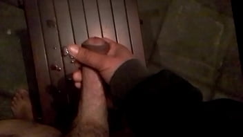 Punheta Gosando Na Cadeira