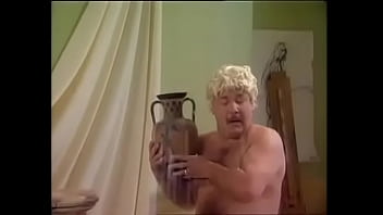 Who Is She? – stockings, blonde, sexy, model, joke, painter, video-joke – Video 3709732