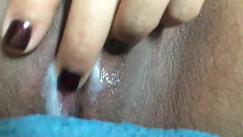 Chorreando Rica Leche Sobre Mi Vagina