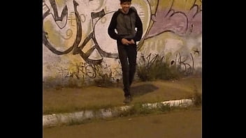 Magrelo Tesudo Fudendo O Muro Com Pau Duro