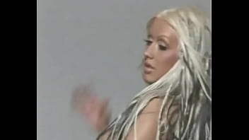 ⁣Sexy Singer Christina Aguilera With Nude Tits