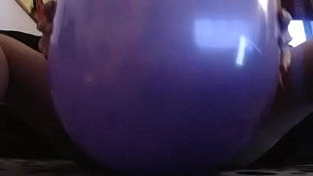 Gonfiamo Dei Grossi Palloncini Per Farti Venire Come Un Grande Porco