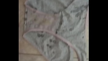 Corrida En Las Bragas De Mi Vecina 2 (húmedas Y Muy Olorosas)