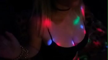 Casadinha Levada Do Sexlog Se Exibindo Pros Punheteiros Na Frente Do Maridão