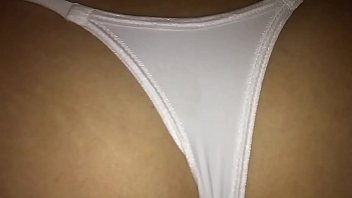 (comentem) Deixando O Cuzinho Apertado Da Minha Puta Vermelhinho E Arrombado