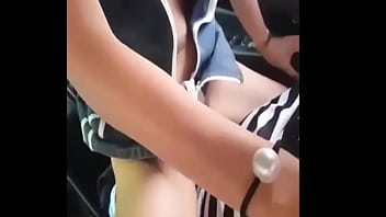 Em Linh Dit Nhau Trong Xe Hoi