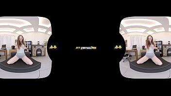 Virtualpee – Kinky Redhead Soaks Her Clothes In Piss