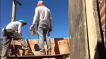 Pedreiro Flagrado Mamando Companheiro