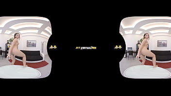 Virtualpee – Dildo Loving Brunette Splashes Herself With Piss