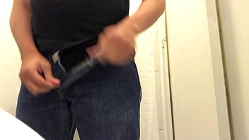 Spied On My Step Cousin Peeing!!! – Espiando A Mi Primo Meando!!