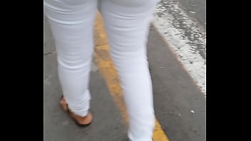 Rico Culo En Parada De Bus