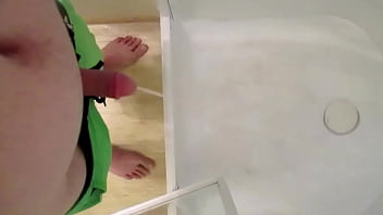 Campen Mit Freunden – Heimlich Im Wohnmobil In Die Dusche Gepisst