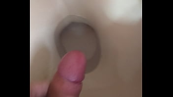 Novinho Gozando Na Privada