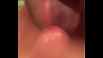 Narizinho Trans Goza Na Boca Do Cliente Loirinho E Ele Ainda Beb_ Todo Seu Leitinho, Narizinho Trans Cum In The Blonde Client’ Mouth He Still Drinks Everything.