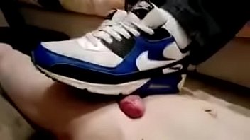 Esfregando O T_nis No Pau