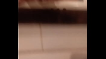 Paja En El Baño Frente Al Espejo