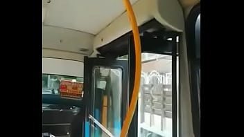 Le Chupa La Monda En El Bus – Buseta De Los Almendros, Santa Marta Colombia Marzo 2019
