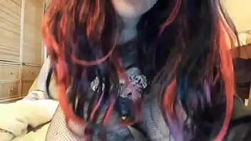 Gioco In Una Maniera Davvero Sexy Con Un Grosso Pannolone Vuoi Eccitarti Con Me