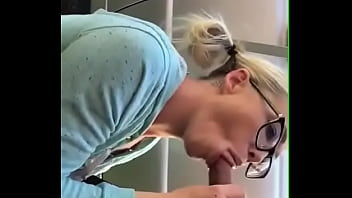 Mi Ha Fatto Un Pompino Nel Giardino Di Casa Dopo Averla Rimorchiata Su Ragaitaliane.com