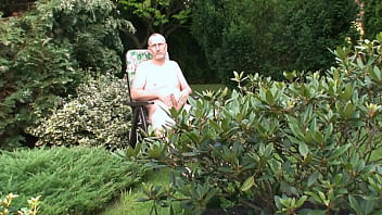 Nackedei Wichst Im Garten 11