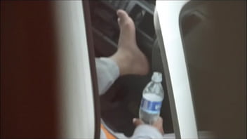 Obrero Se Saca Las Botas Y Sale Olor De Sus Pies